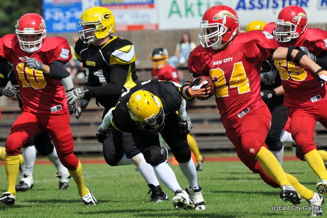 Sun Cityn keskushyökkääjä Matias Söderblom (#24) pelasi jälleen väkevästi. Sun Cityn keskushyökkääjä Matias Söderblom (#24) pelasi jälleen väkevästi.