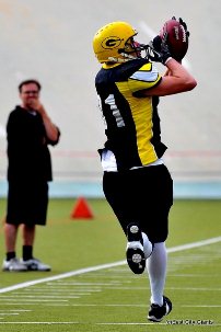 Giants esitti useita näyttäviä pitkiä heittopelejä. Janne Hiitola (#91) sinetöi ottelun voittonumerot III neljänneksellä. Giants esitti useita näyttäviä pitkiä heittopelejä. Janne Hiitola (#91) sinetöi ottelun voittonumerot III neljänneksellä.